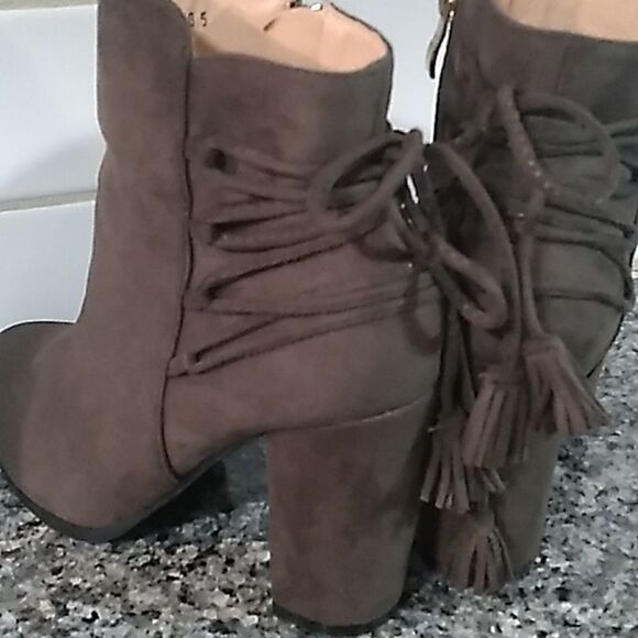 G.C. Shoes Olive Green Suede Tassel Ankle Booties. Sz 6.5 - Picture 5 of 9